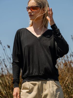 Merino halenka s netopýřím rukávem a výstřihem do V dámské – černá (135 g)
