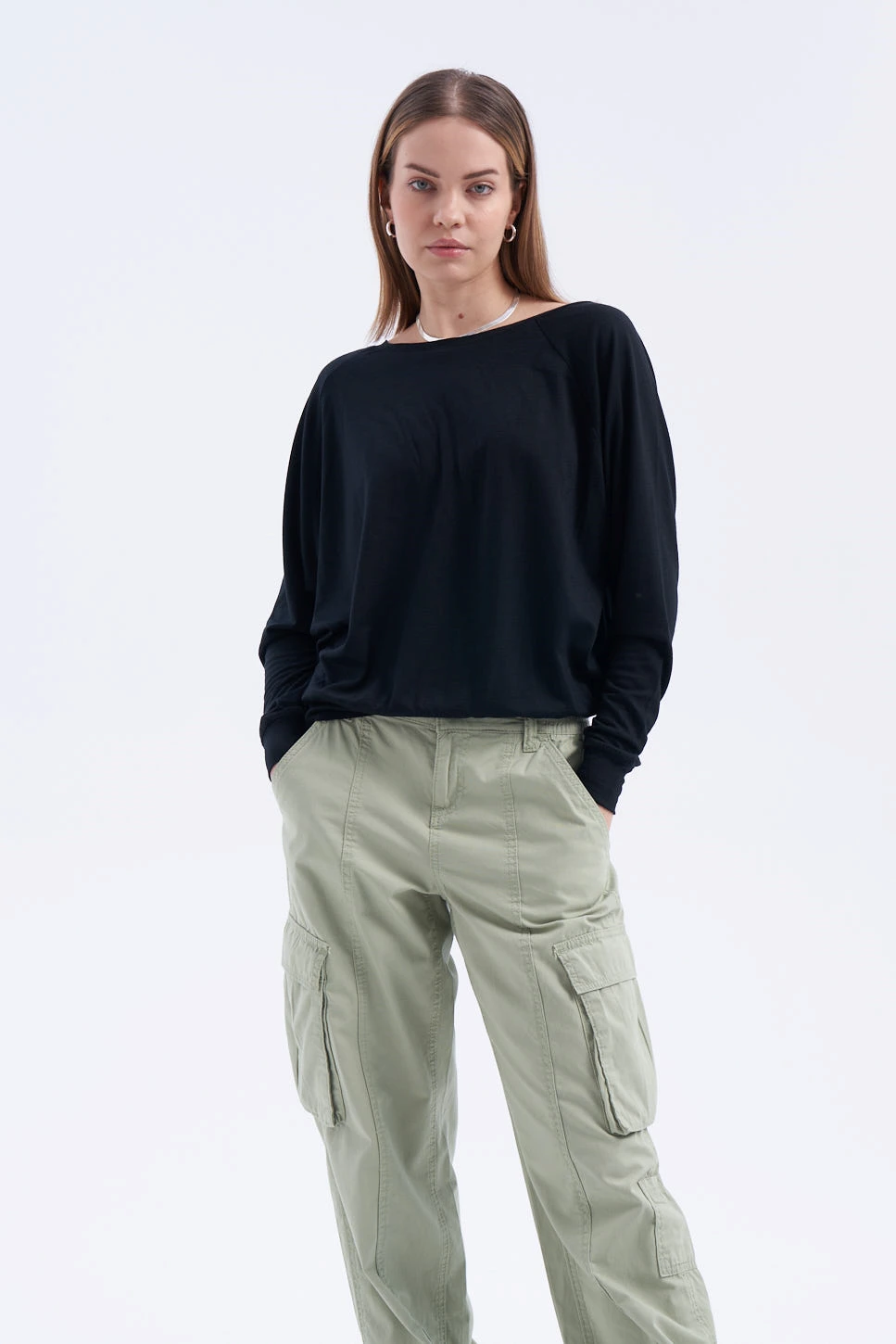 Merino halenka s netopýřím rukávem a výstřihem do V dámské – černá (135 g) - M