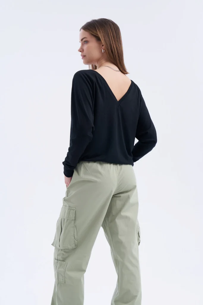 Merino halenka s netopýřím rukávem a výstřihem do V dámské – černá (135 g)