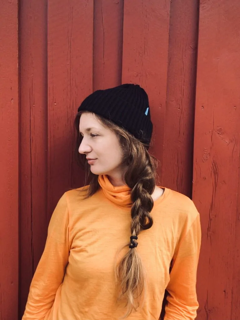 Merino čepice žebrovaná – černá