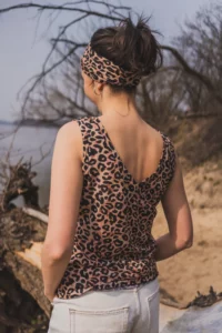 Merino top s výstřihem do V dámský – leopard (135 g)