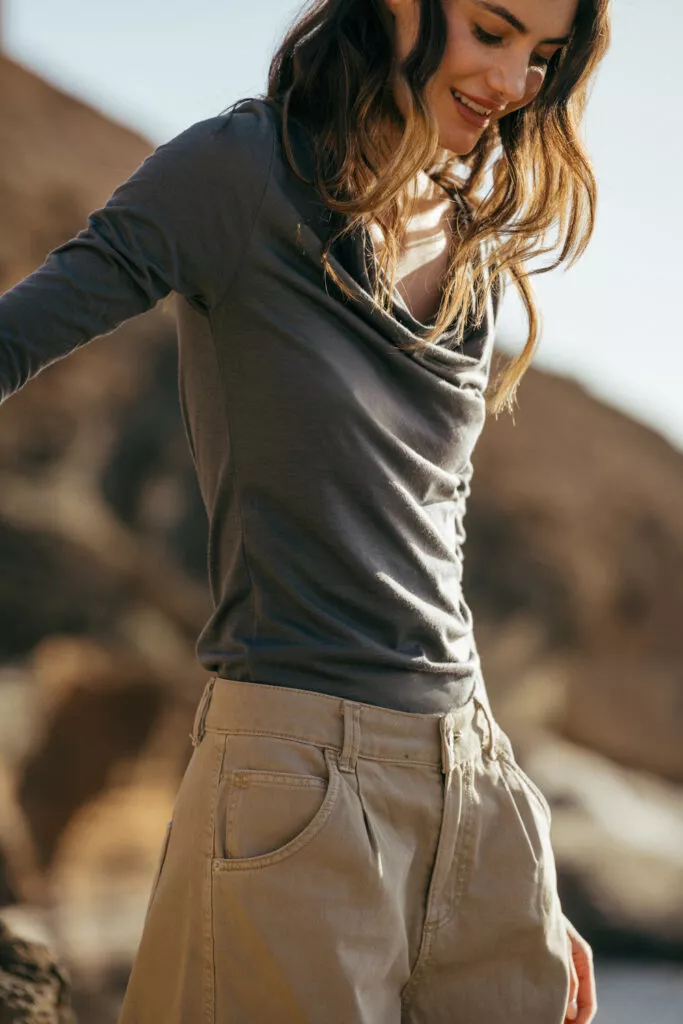 Merino halenka s dlouhým rukávem a vodovým výstřihem – šedá (135 g)