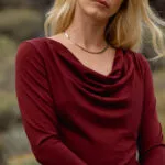 Merino halenka s dlouhým rukávem a vodovým výstřihem – bordo (135 g)