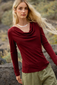 Merino halenka s dlouhým rukávem a vodovým výstřihem – bordo (135 g)