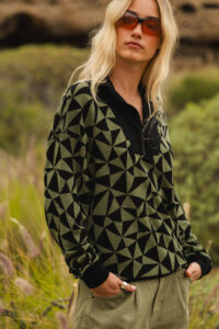 Merino dámská mikina oversize s límcem – olivové trojúhelníky (190 g)