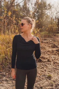 Merino halenka s dlouhým rukávem a vodovým výstřihem – černá (135 g)