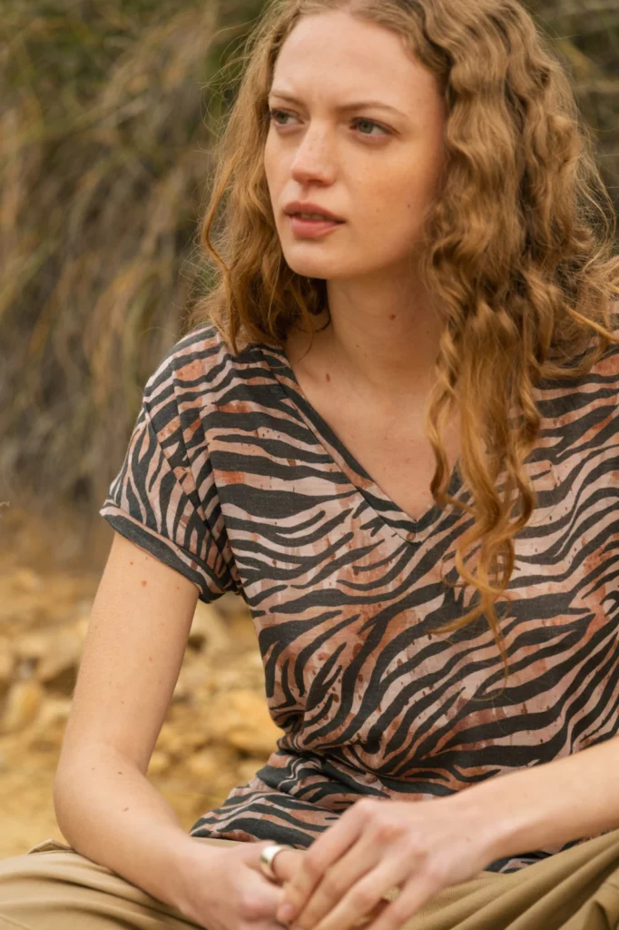 Merino tričko s výstřihem do V dámské – zebra (135 g)