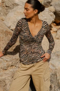 Merino halenka s dlouhým rukávem a zavinovacím výstřihem dámská – zebra (135 g)